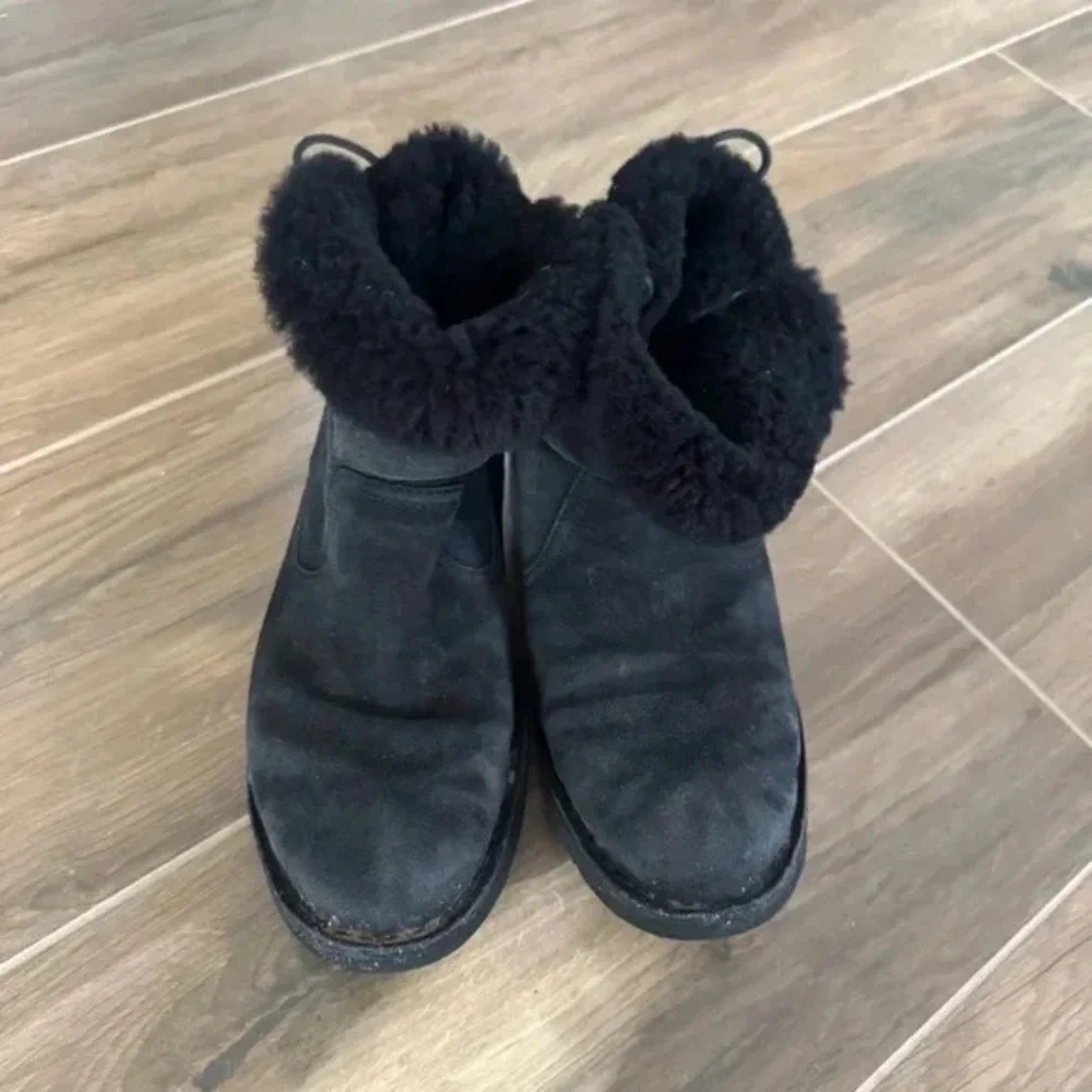 UGG Naiyah Lace Up Back Boots - Picture 4 of 7